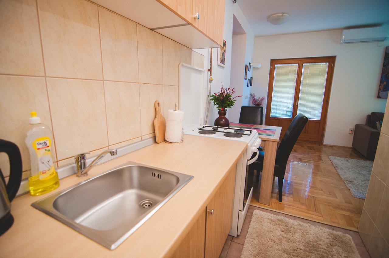 Apartment Apartman Lana *